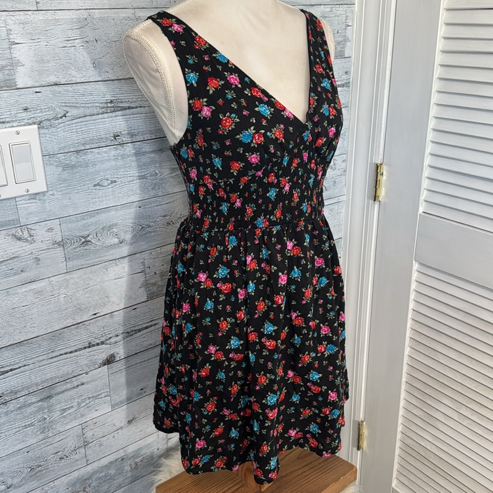 LOVE TREE ROSE FLORAL BLACK DRESS - Picture 4 of 8